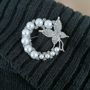 Butterfly Wreath Silver-Tone Brooch Pin Fancy Sparkly Faux Pearls Elegant Gift